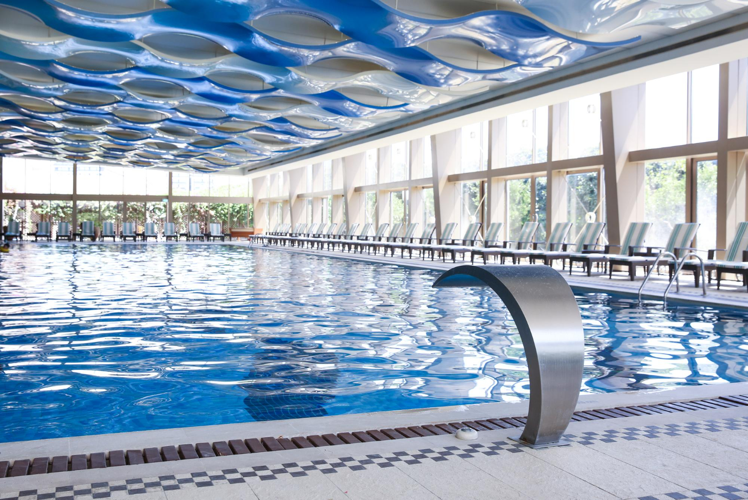 piscine intérieur thalasso